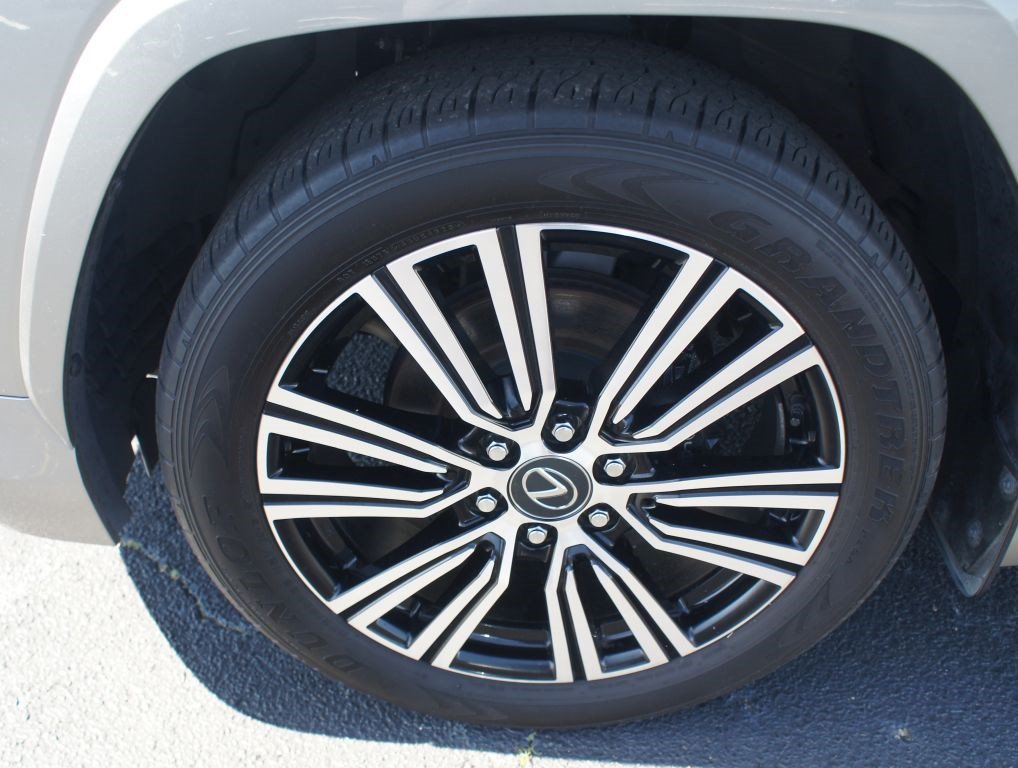 Used 2024 Lexus LX 600 4WD w/ Luxury Package image 26