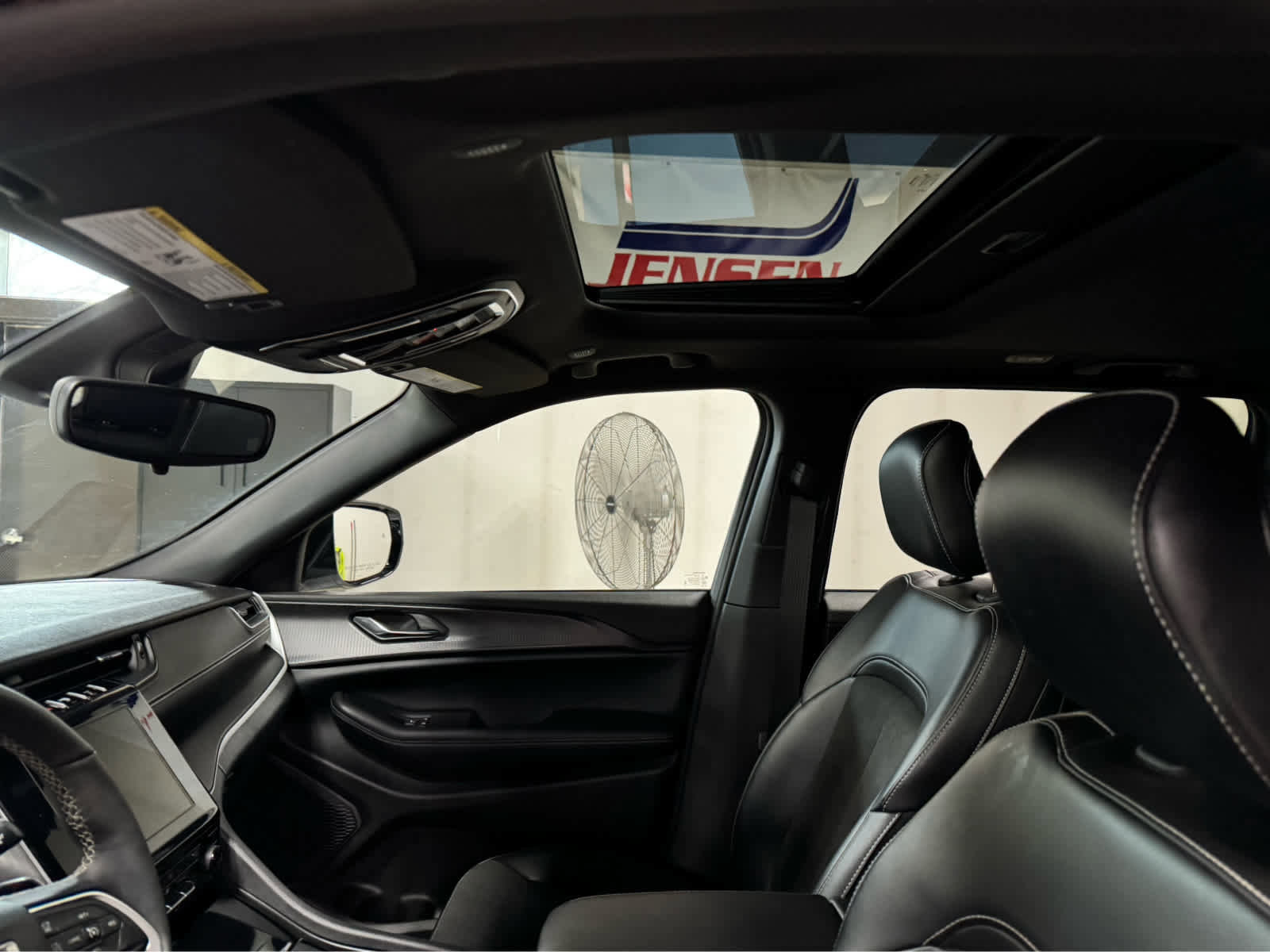 Certified 2024 Jeep Grand Cherokee Altitude image 15