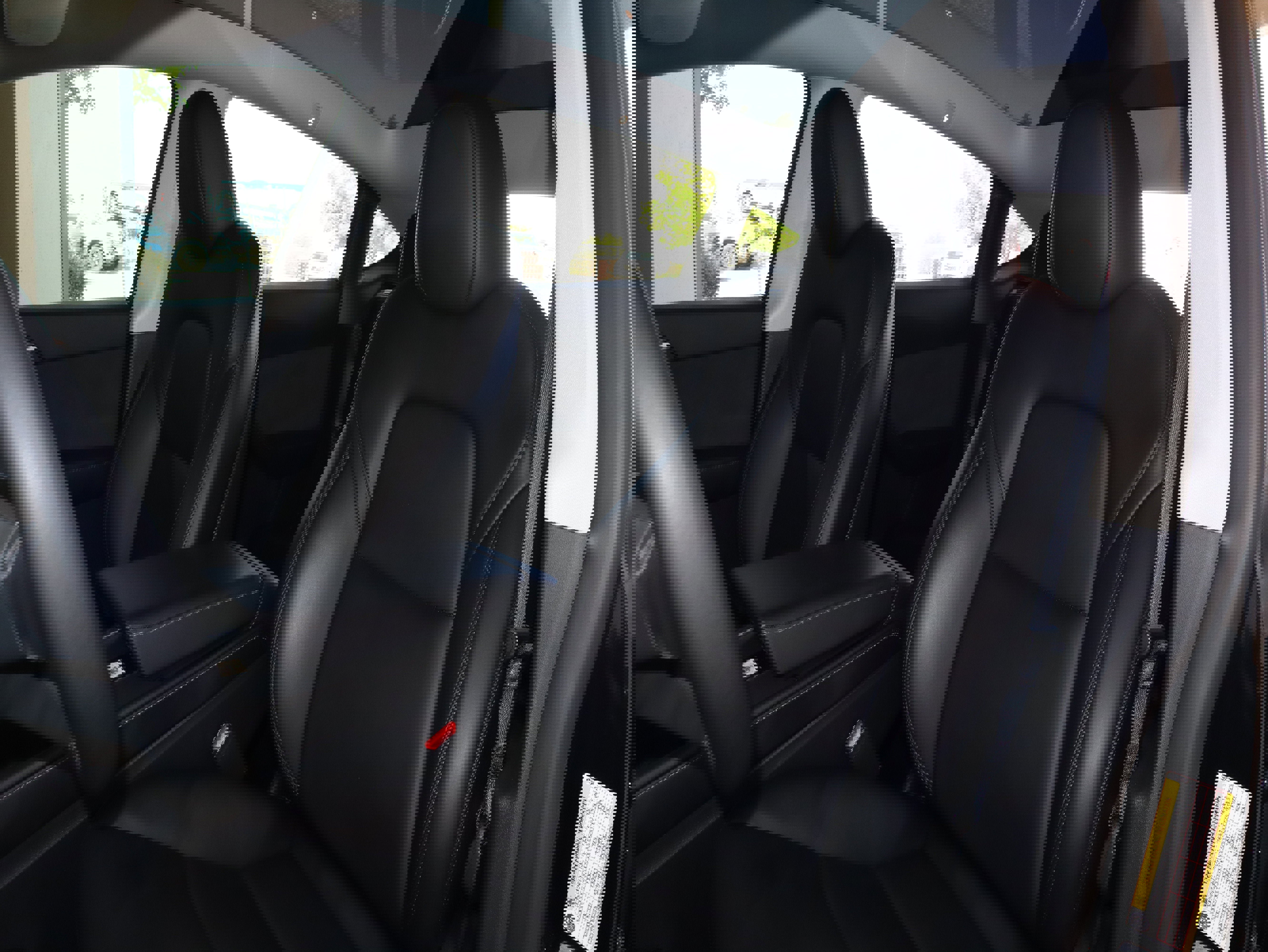 Used 2025 Tesla Model Y Performance image 31