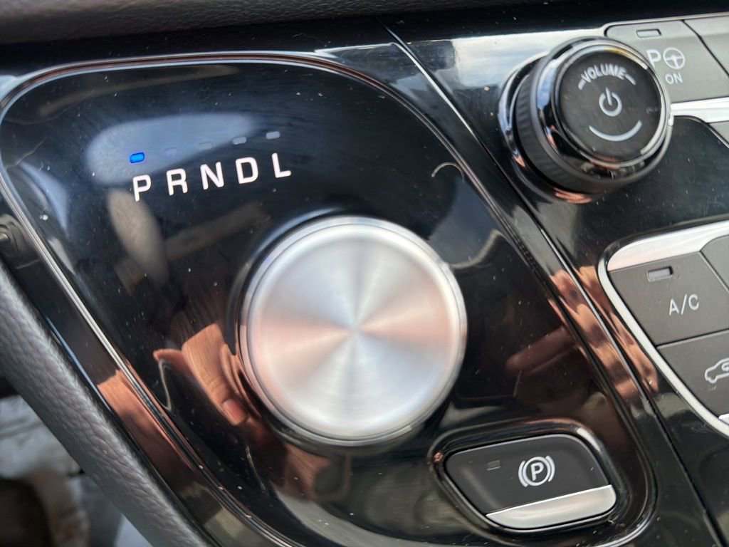 Used 2023 Chrysler Pacifica Limited w/ S Appearance Package image 18