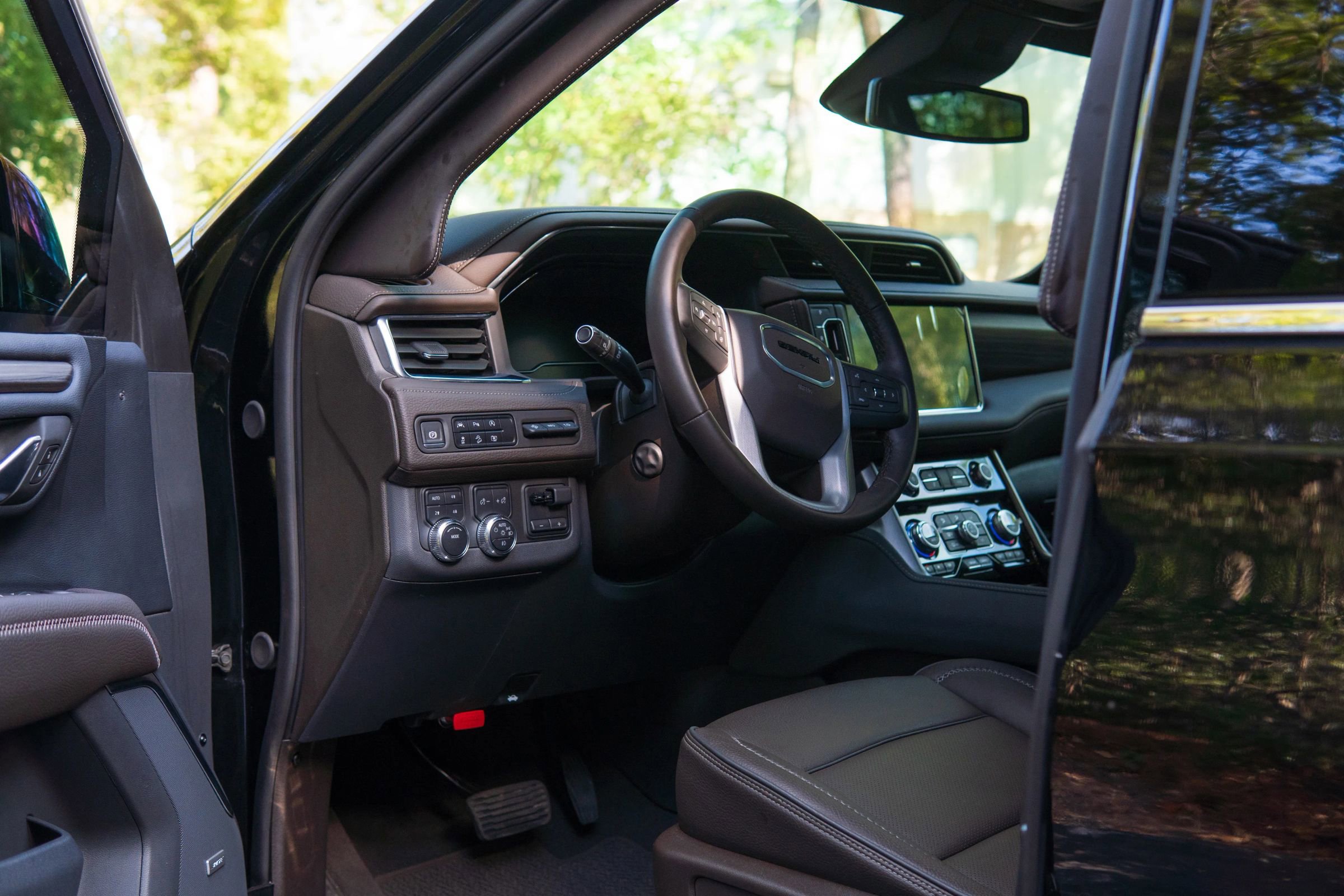 Used 2024 GMC Yukon Denali w/ Max Trailering Package image 29