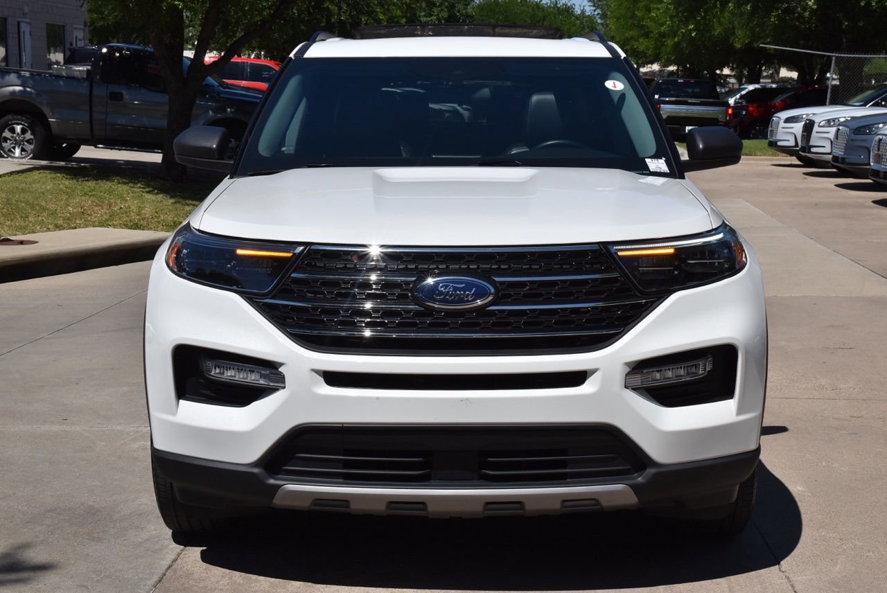 Used 2023 Ford Explorer XLT w/ Equipment Group 202A AWD/4WD image 3
