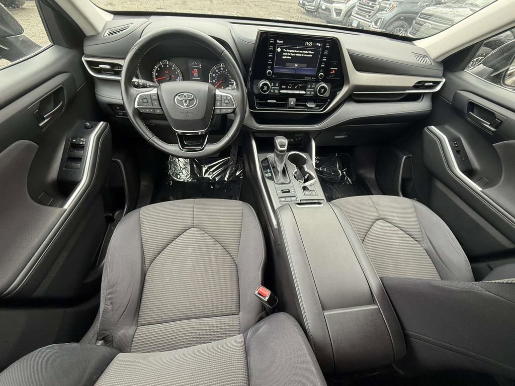Used 2021 Toyota Highlander LE image 15