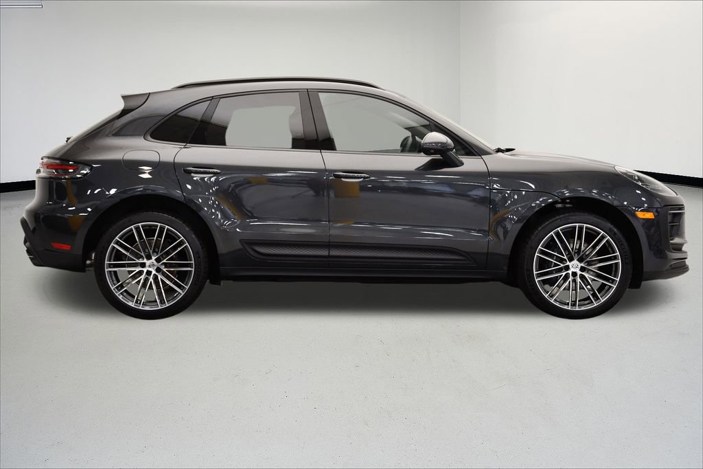 Used 2025 Porsche Macan image 6