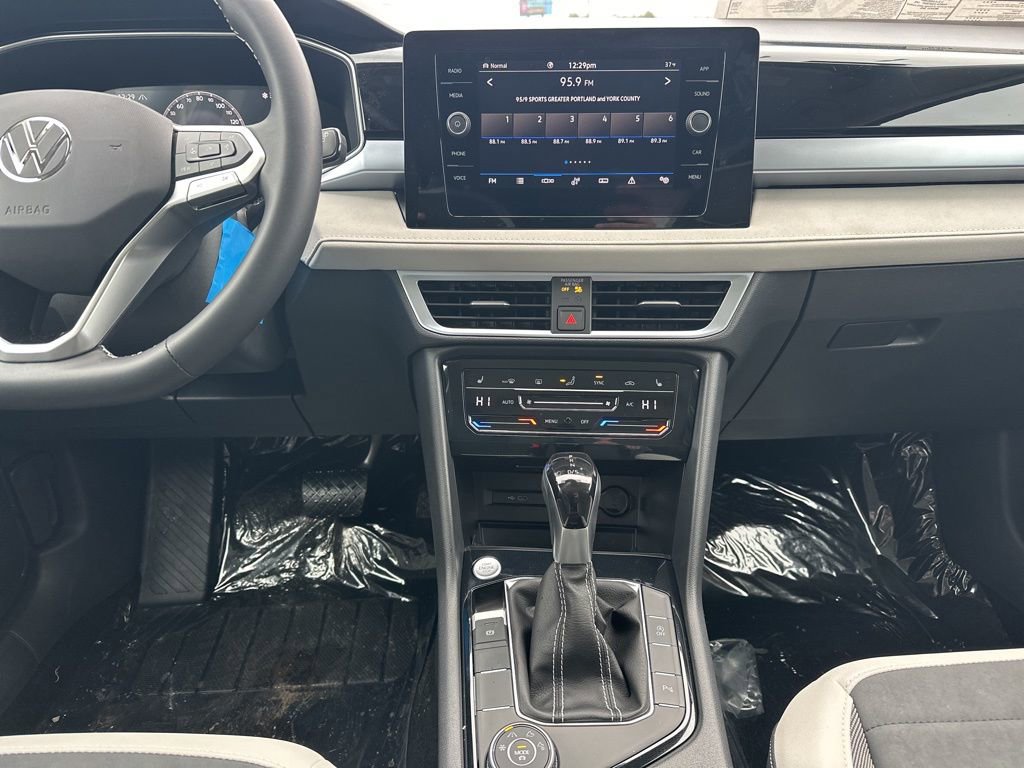 New 2026 Volkswagen Taos SE image 15