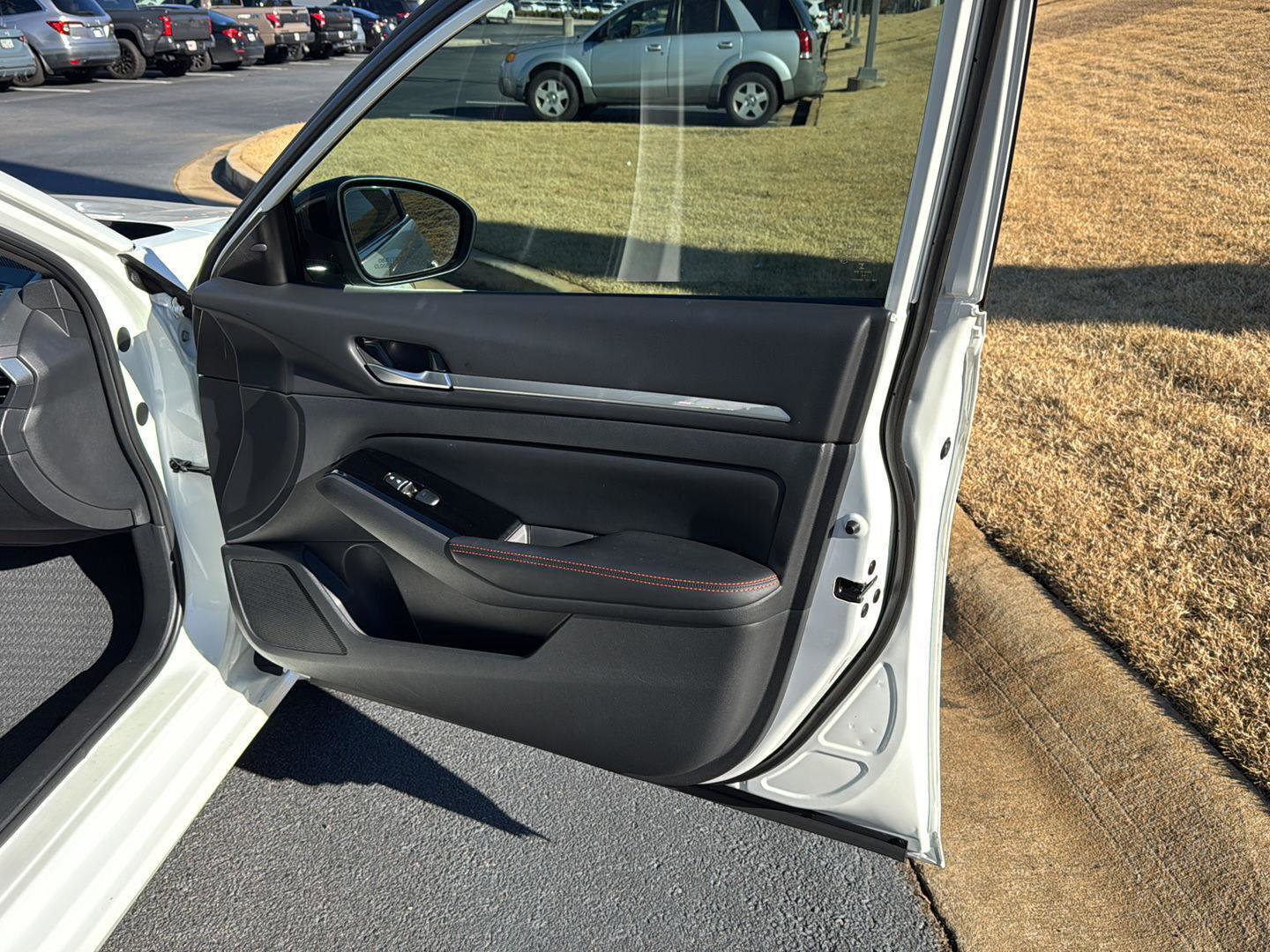 Used 2025 Nissan Altima 2.5 SR image 12