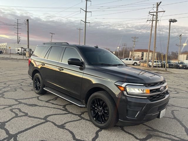 Used 2022 Ford Expedition XLT image 3