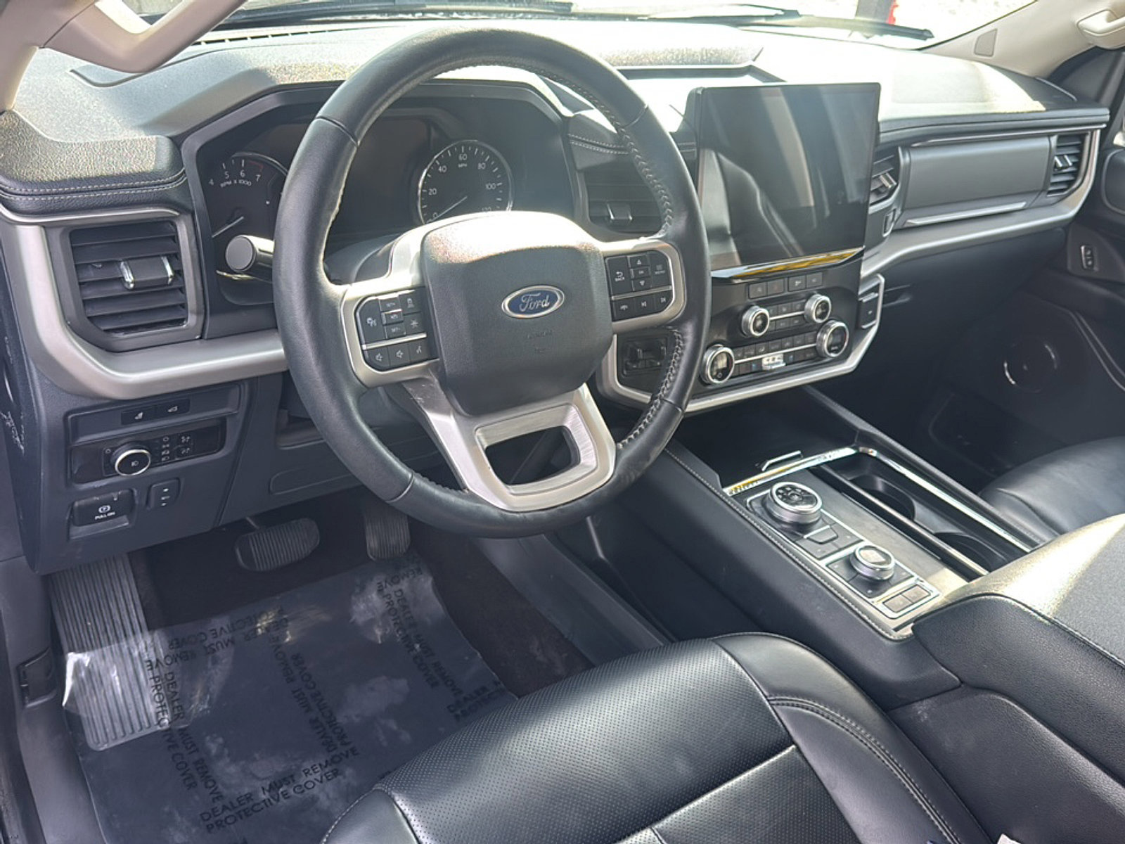 Used 2023 Ford Expedition XLT image 10