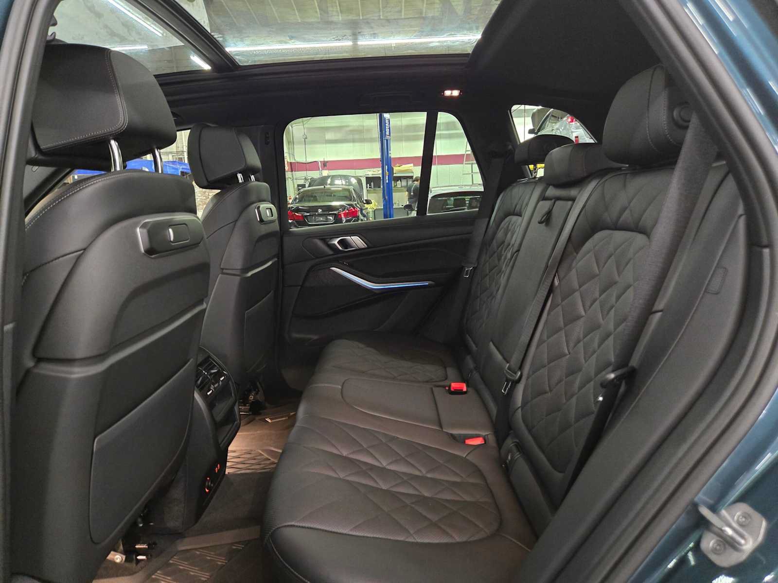 Used 2024 BMW X5 xDrive50e w/ Parking Assistance Package AWD/4WD image 17