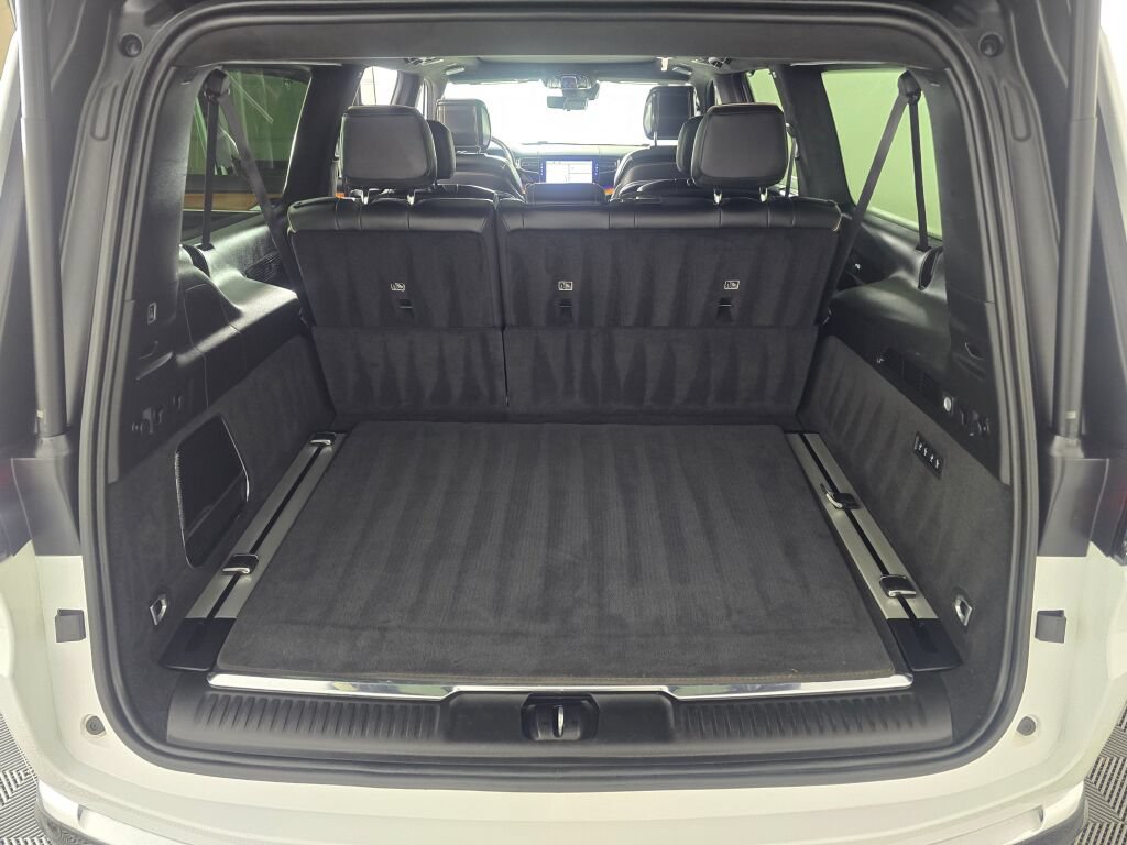 Used 2024 Jeep Grand Wagoneer L Series III AWD/4WD image 16