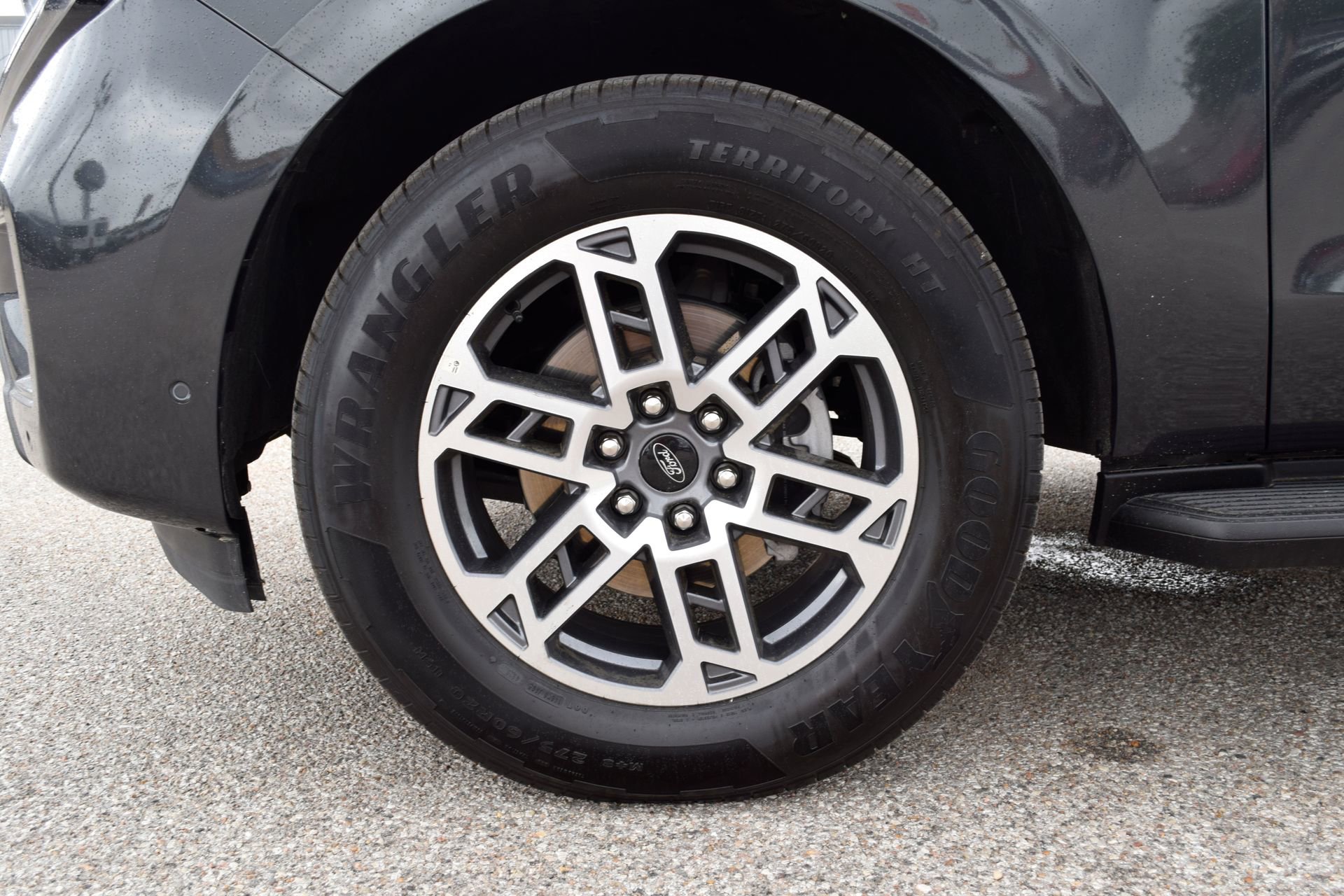 Certified 2025 Ford Expedition Active image 27