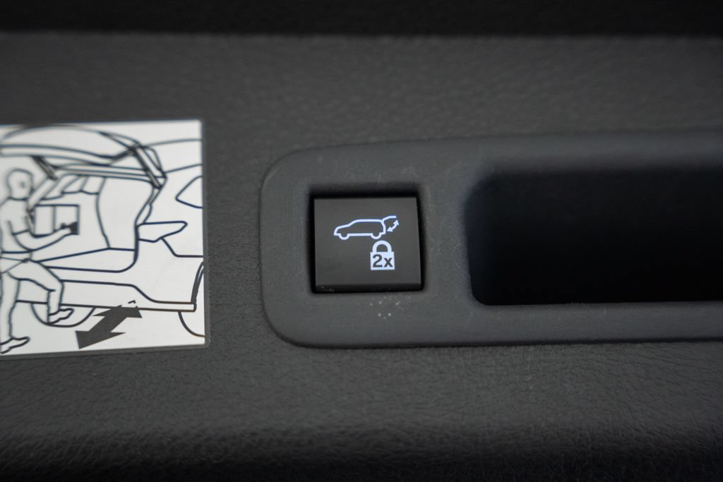 Used 2024 Toyota Sienna Platinum AWD/4WD image 16