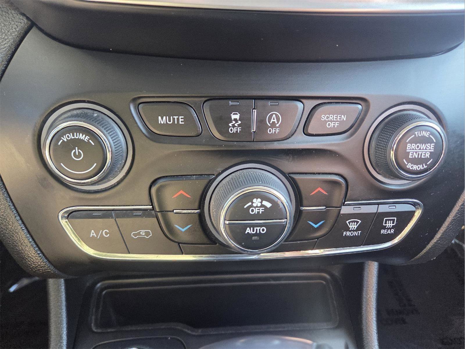 Used 2022 Jeep Cherokee Latitude Lux image 15