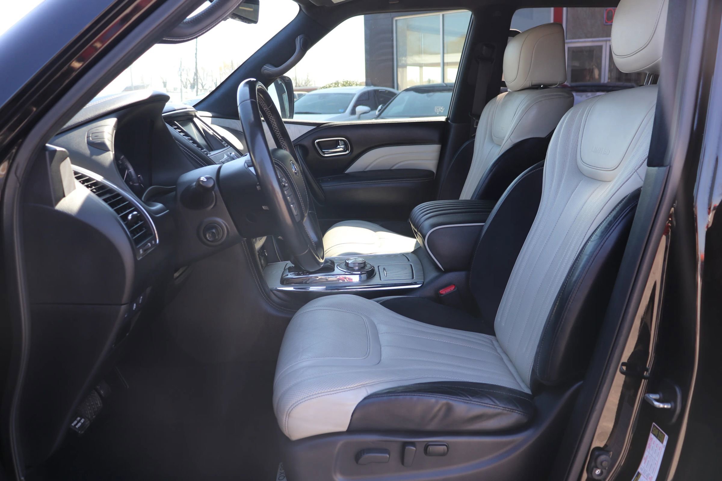 Used 2019 INFINITI QX80 Limited w/ All-Season Package image 5