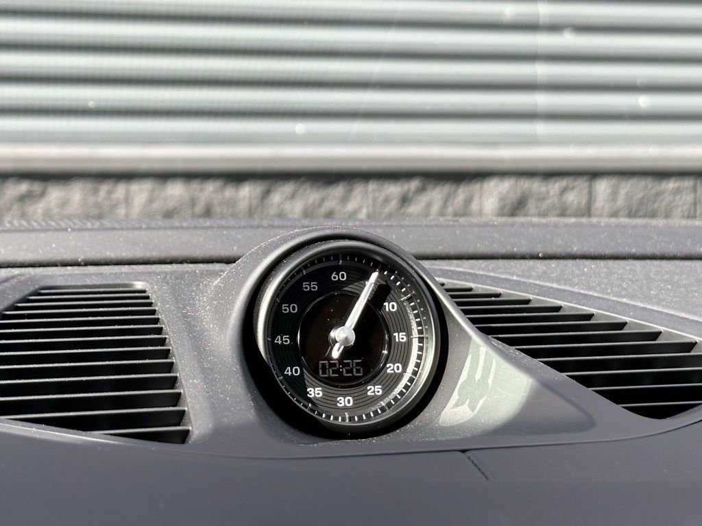 Used 2025 Porsche Macan 4 Electric image 31