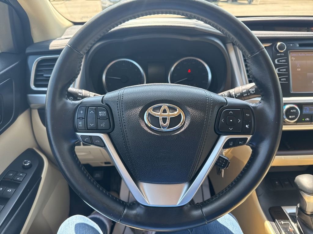 Used 2017 Toyota Highlander Plus AWD/4WD image 14