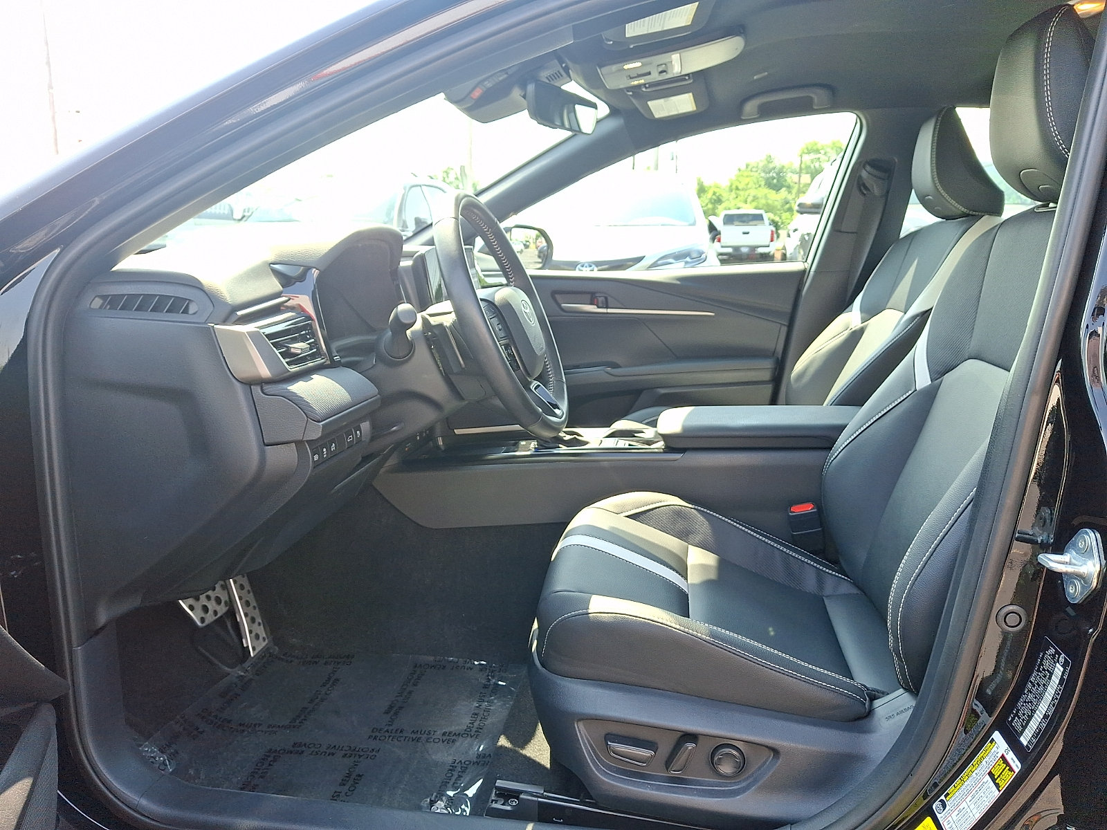 Used 2025 Toyota Camry SE w/ Convenience Package FWD image 13