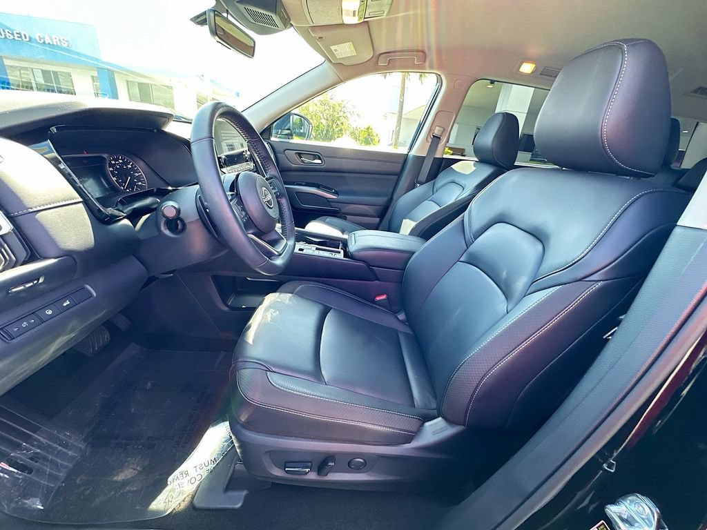 Used 2025 Nissan Pathfinder SL FWD image 20