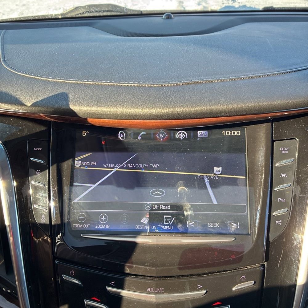 Used 2019 Cadillac Escalade Premium Luxury image 8