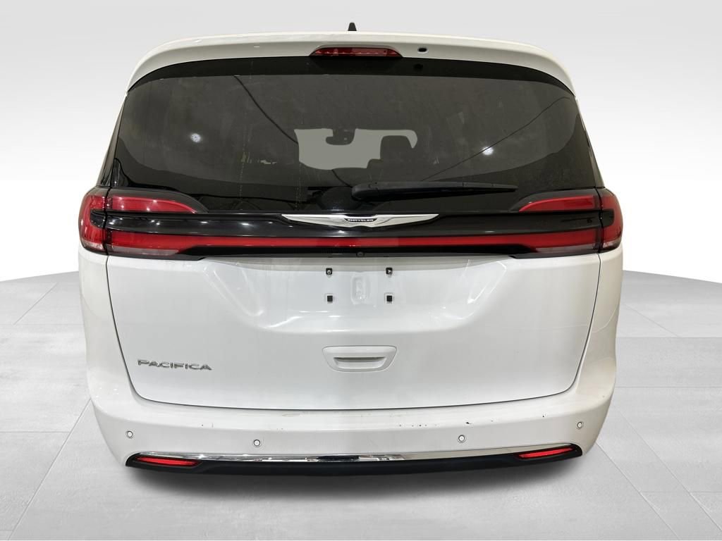 Used 2023 Chrysler Pacifica Touring-L FWD image 4