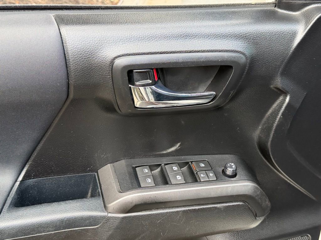 Used 2019 Toyota Tacoma TRD Off-Road image 28