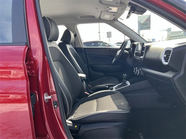 Used 2023 Hyundai Venue Limited image 19