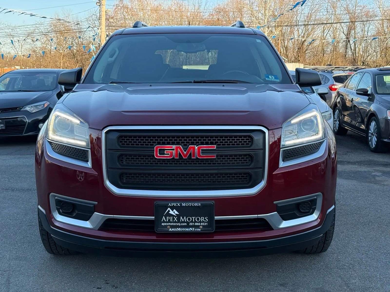 Used 2016 GMC Acadia SLE image 2