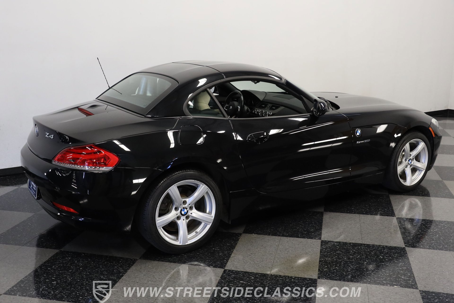 Used 2011 BMW Z4 sDrive30i image 11