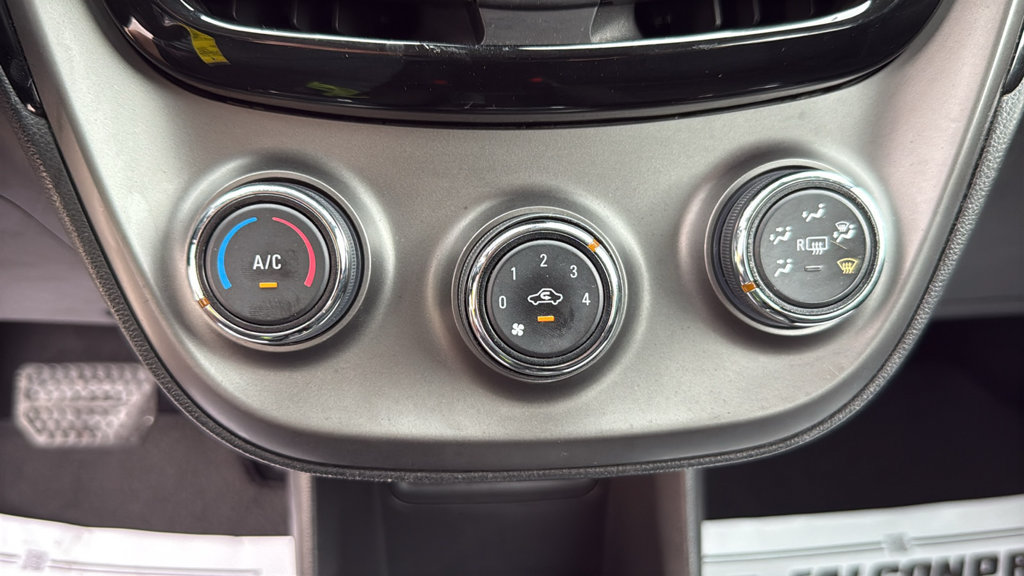 Used 2020 Chevrolet Spark LT FWD image 33