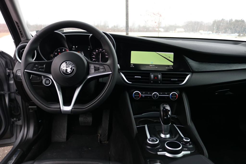 Used 2017 Alfa Romeo Giulia AWD image 13