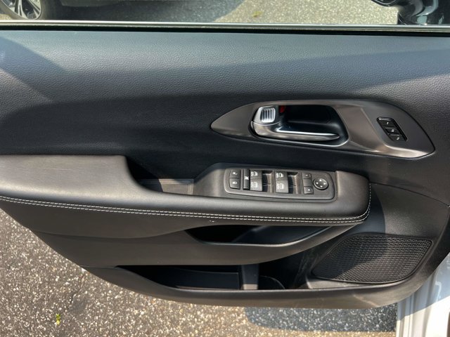Used 2026 Chrysler Pacifica Select FWD image 15