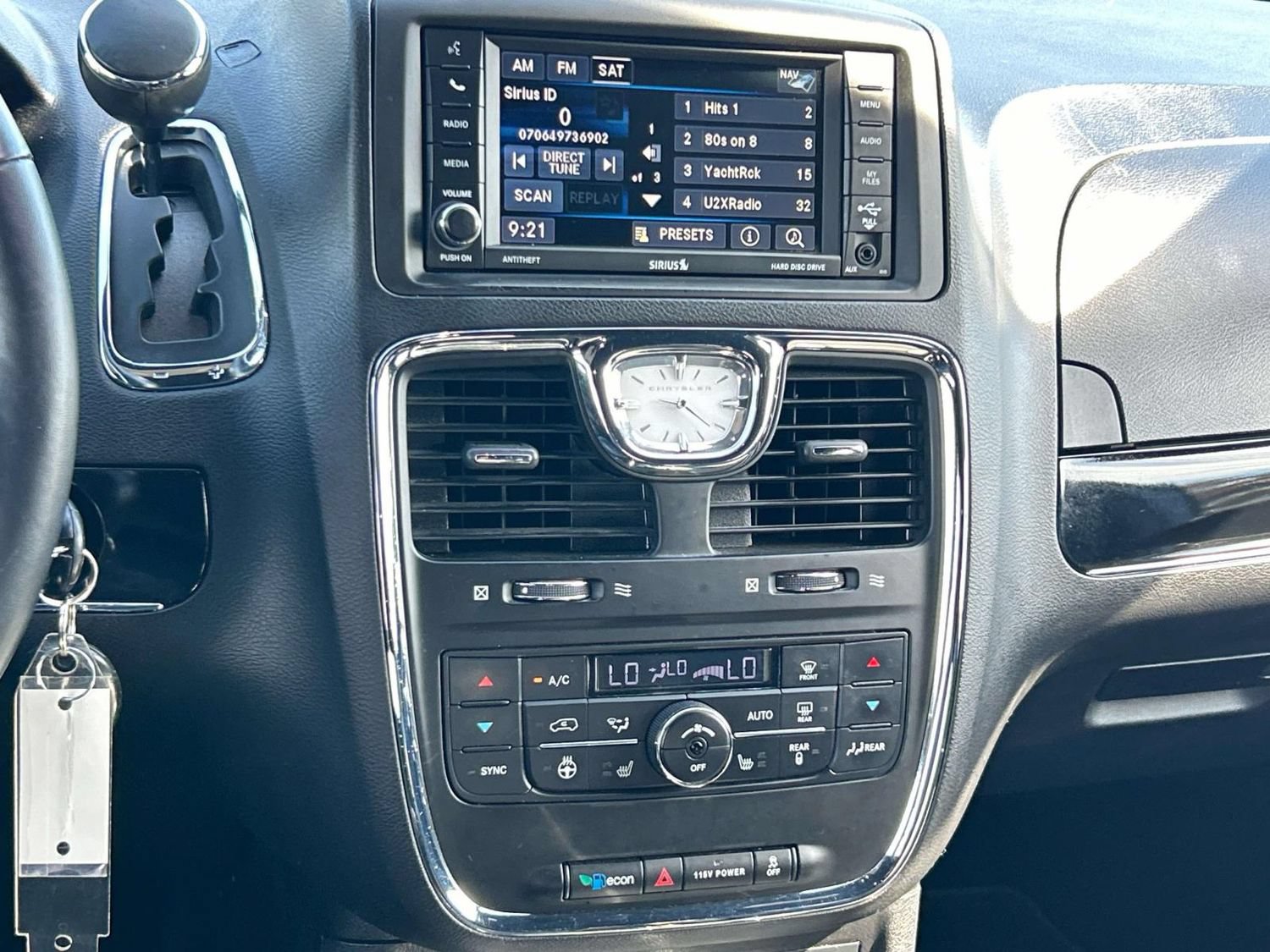 Used 2016 Chrysler Town & Country S w/ Driver Convenience Group FWD image 16