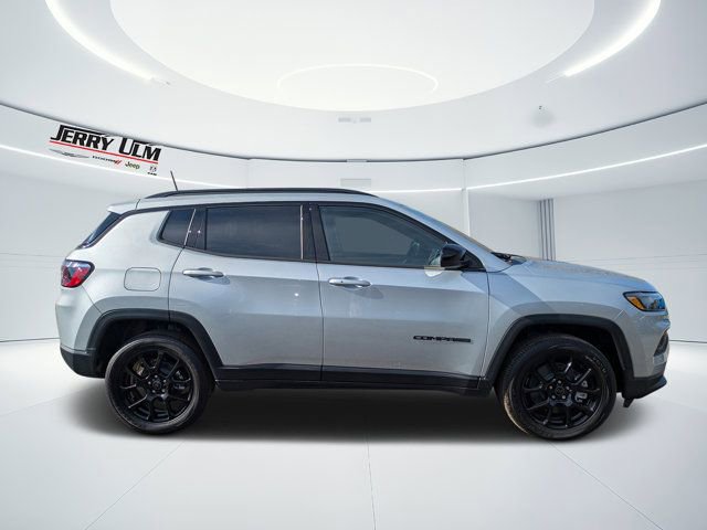 New 2026 Jeep Compass Latitude image 2