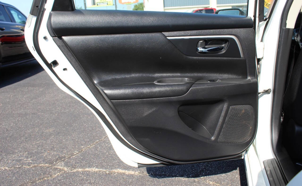 Used 2017 Nissan Altima 2.5 SR w/ Midnight Edition Package image 15