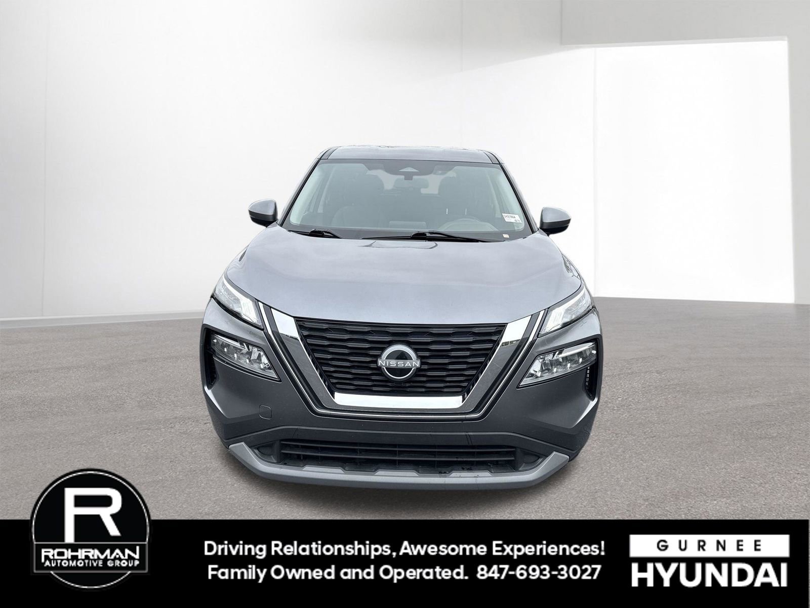 Used 2023 Nissan Rogue SV image 2