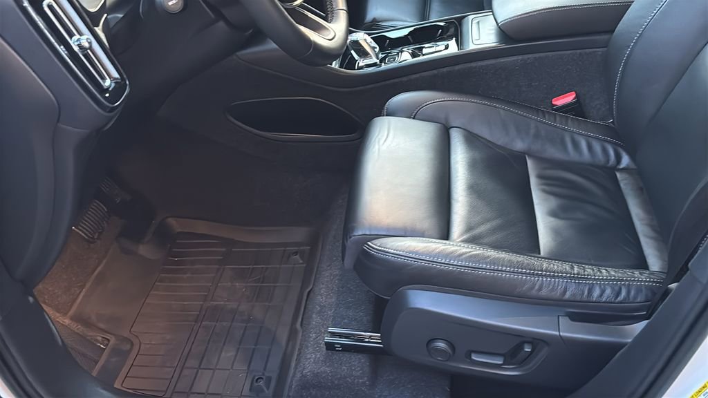 Certified 2023 Volvo XC40 B5 Plus w/ Driver Assist Package image 24
