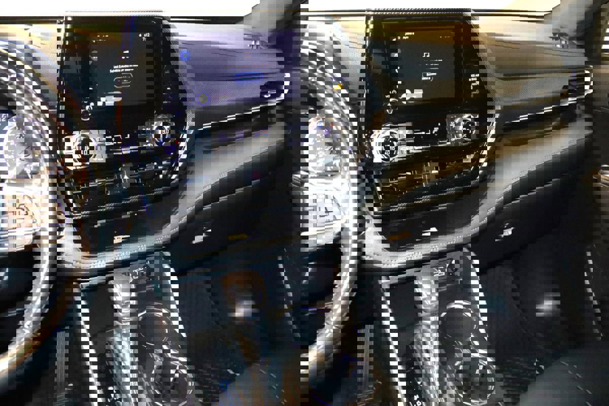 Used 2023 Toyota Highlander L image 42