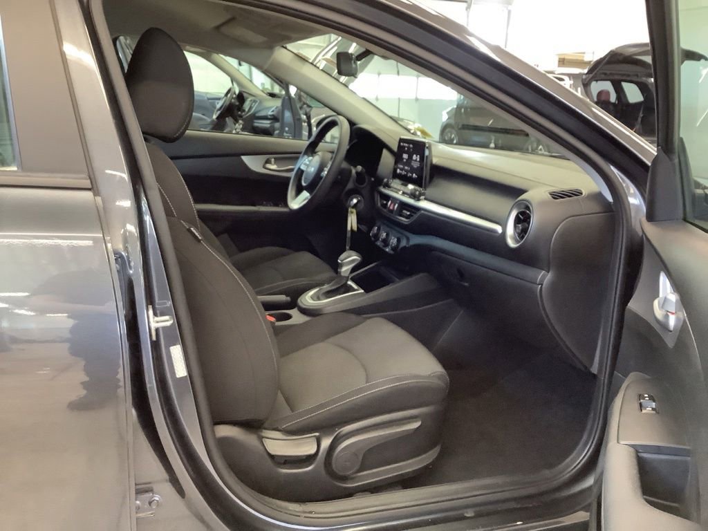 Used 2023 Kia Forte LXS FWD image 9