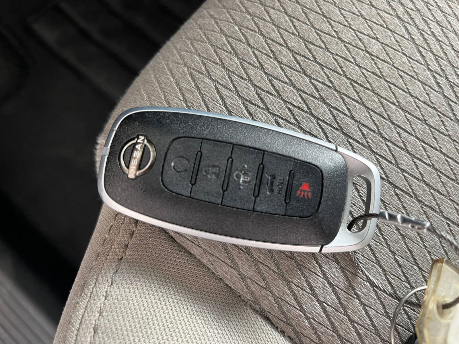 Used 2025 Nissan Rogue SV FWD image 21