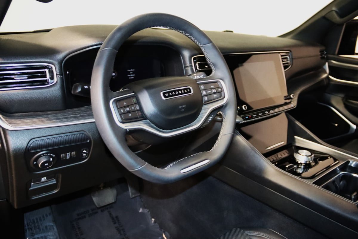 Used 2023 Jeep Wagoneer L Series II w/ Premium Group I AWD/4WD image 40