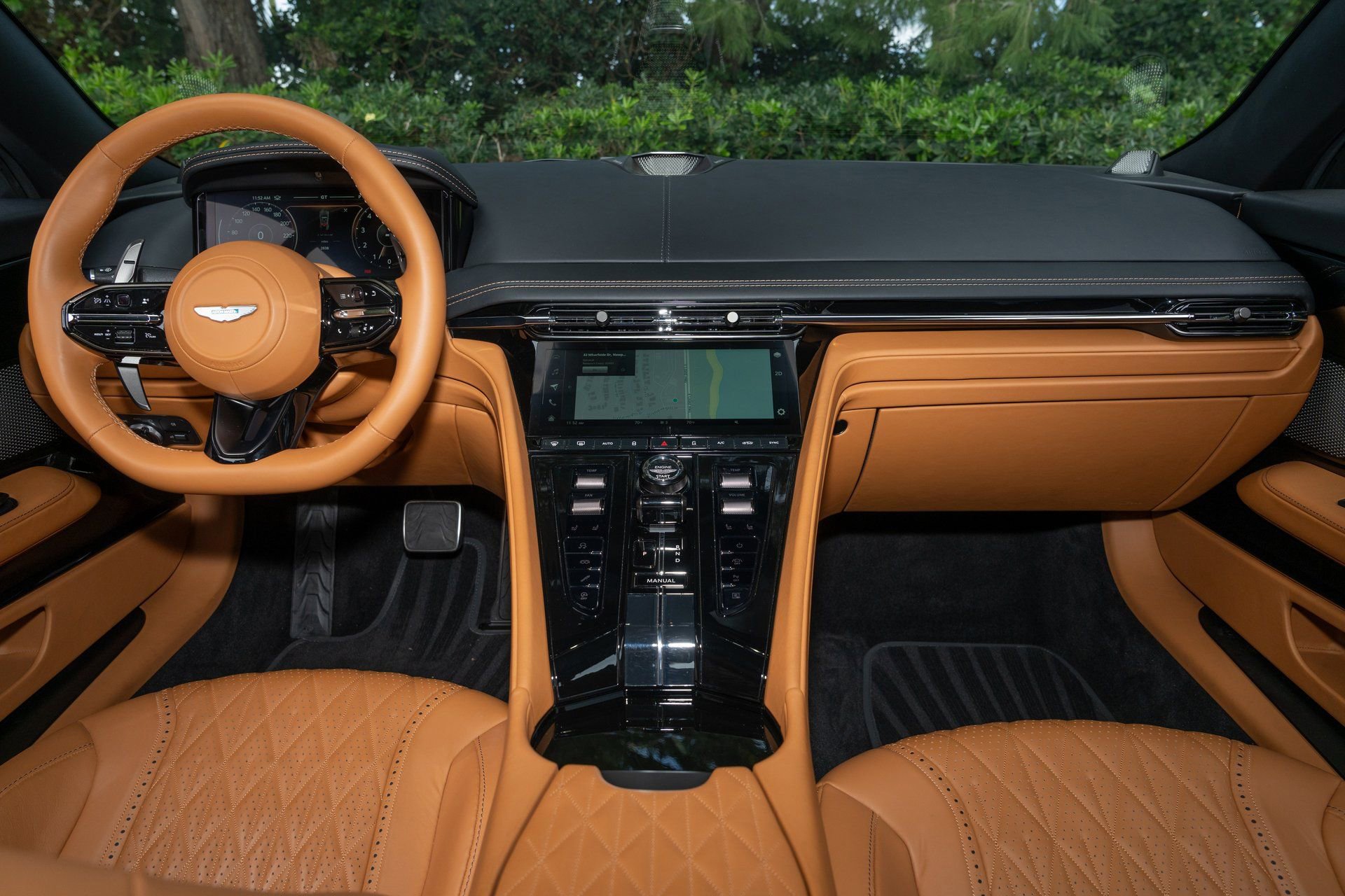 Used 2024 Aston Martin DB12 Coupe image 19