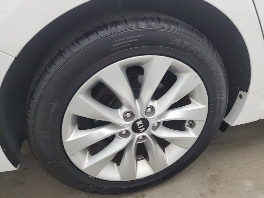 Used 2018 Kia Optima LX w/ 17" Alloy Wheels Package image 31