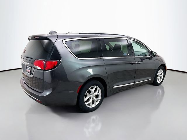 Used 2019 Chrysler Pacifica Touring-L Plus w/ Tire & Wheel Group image 9