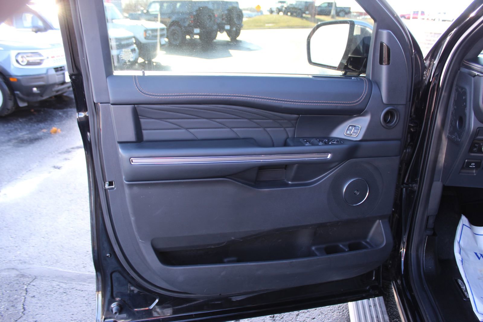 Used 2023 Ford Expedition Platinum image 23