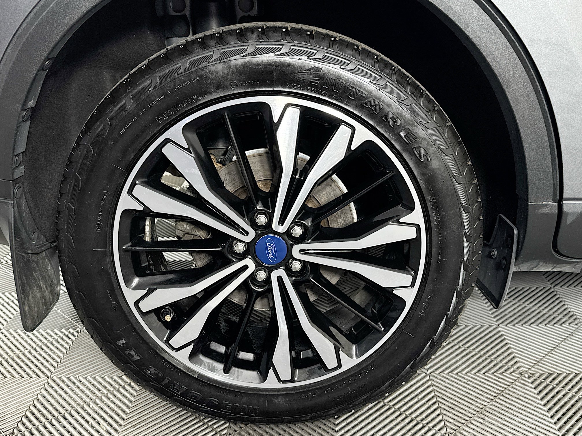 Used 2022 Ford Escape SE w/ SE Sport Appearance Package image 32