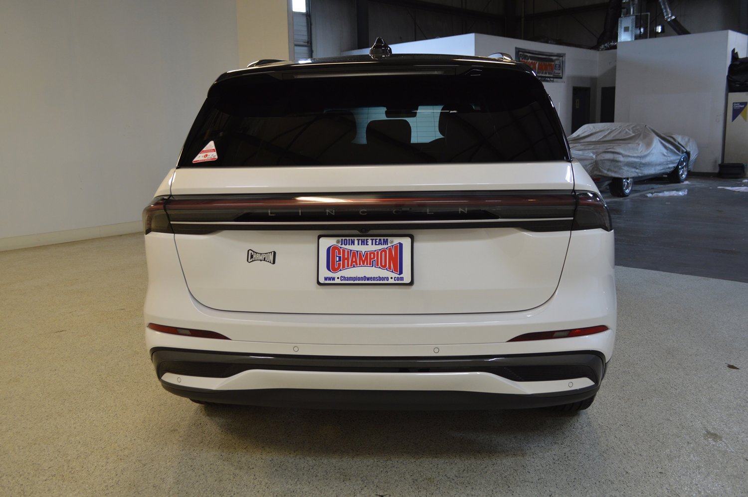 Used 2024 Lincoln Nautilus Reserve w/ Jet Appearance Package (87T) AWD/4WD image 4