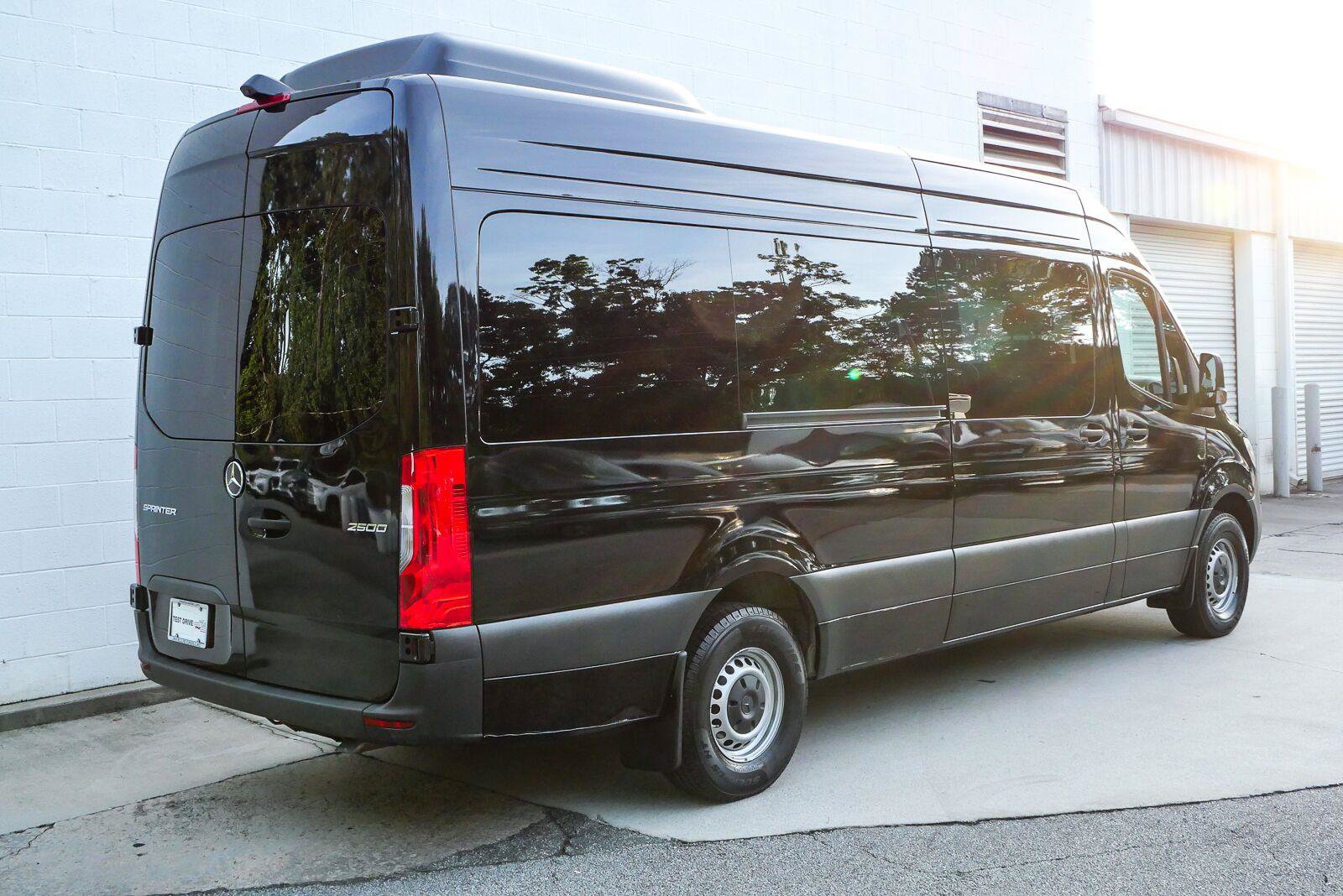 Used 2025 Mercedes-Benz Sprinter 2500 image 3