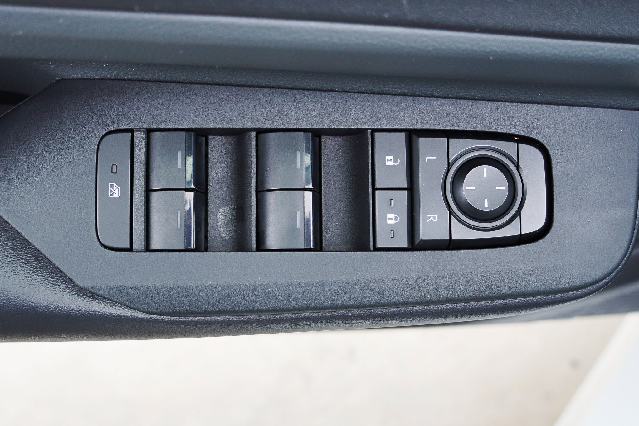 Certified 2024 Toyota Prius LE AWD/4WD image 19