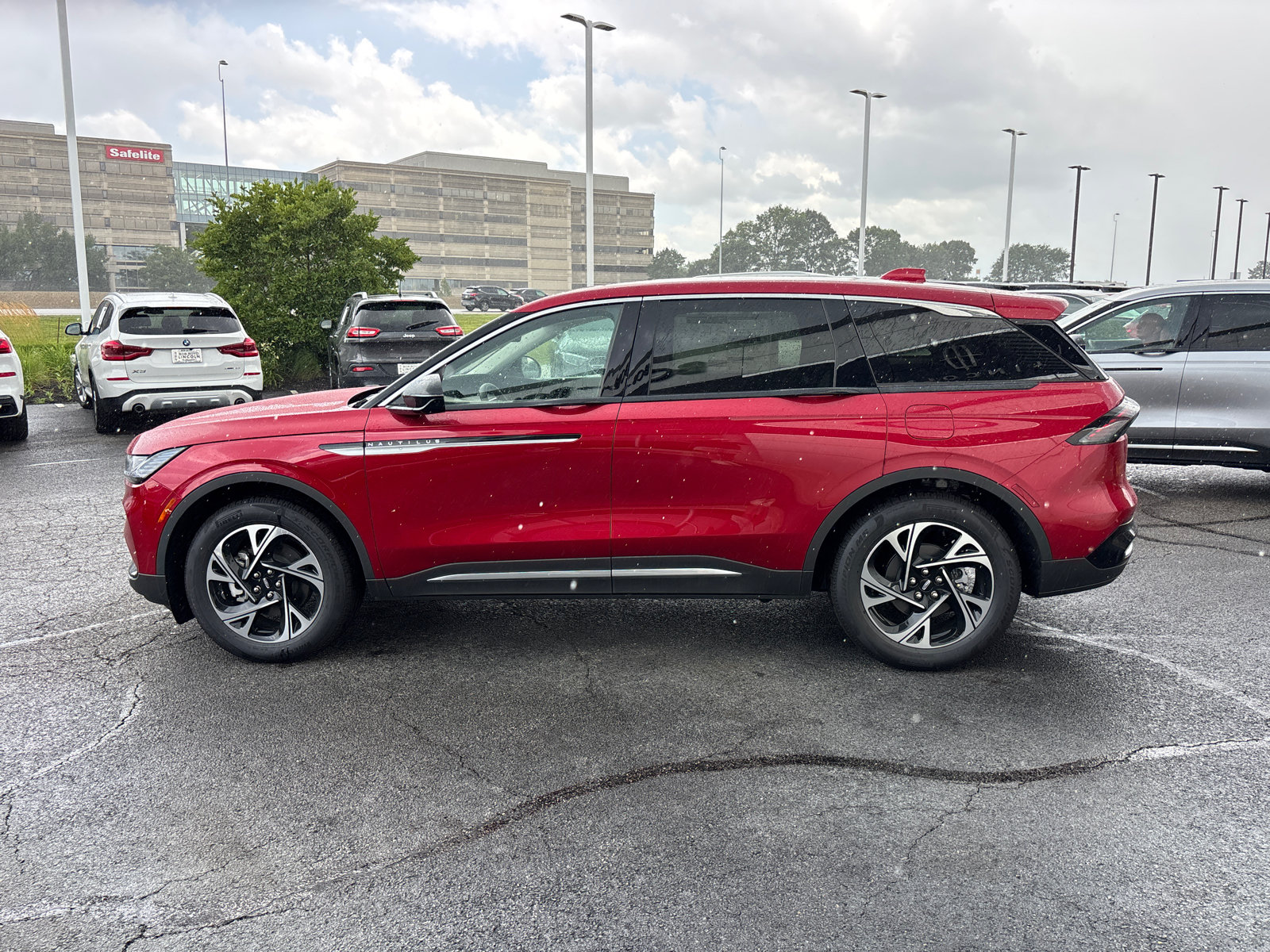 New 2026 Lincoln Nautilus Premier AWD/4WD image 4