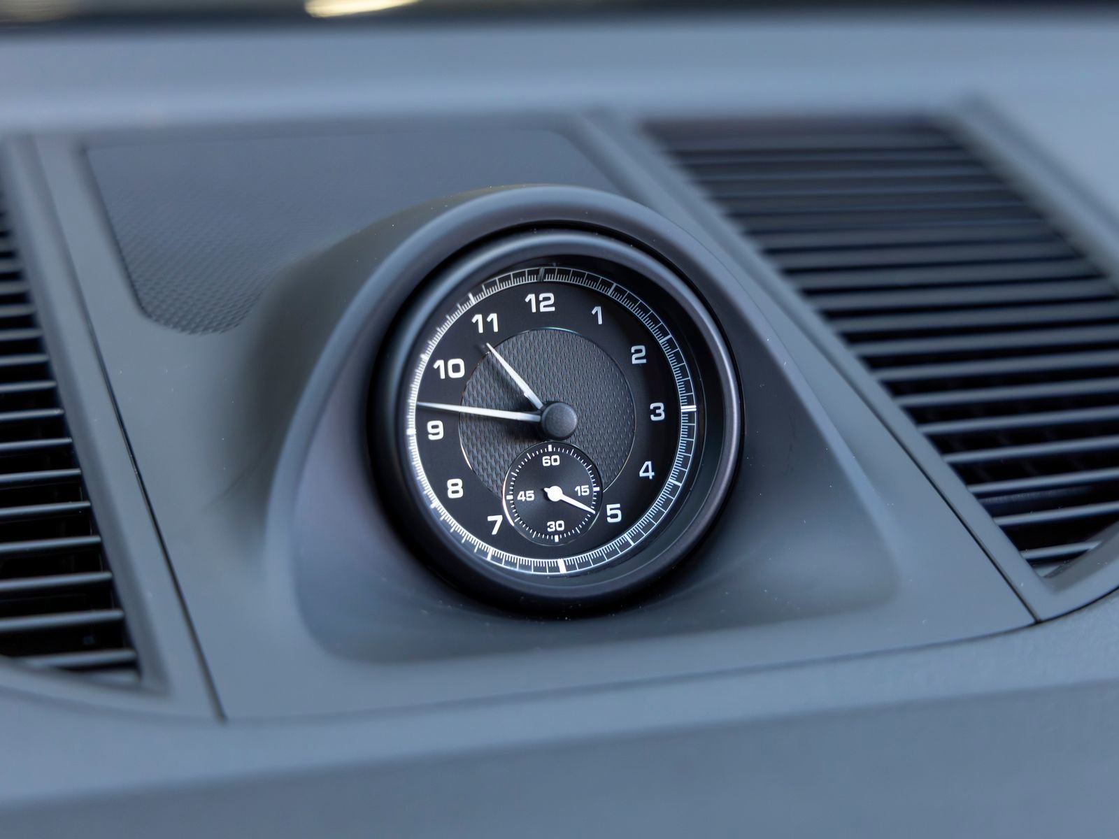 Certified 2024 Porsche Macan image 34